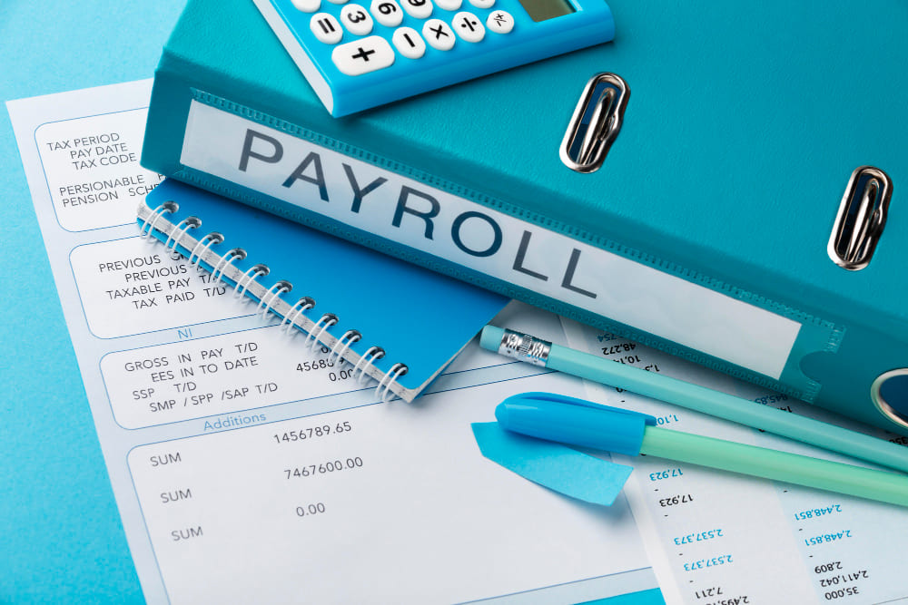 Difference between in-house and outsourced payroll processing