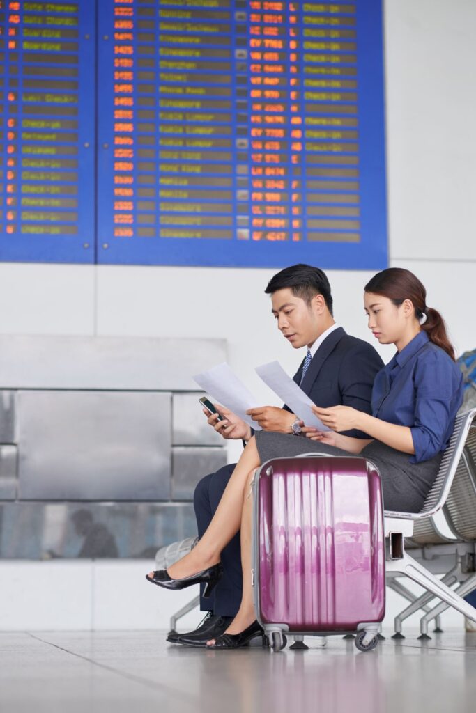 business-people-waiting-airport