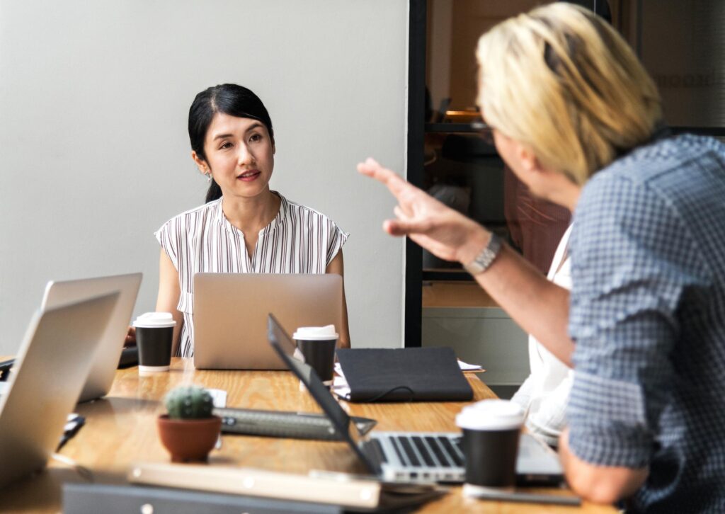 japanese-woman-business-meeting